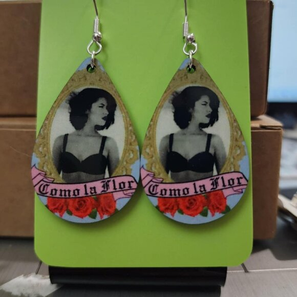 Selena Earrings - Picture 1 of 1